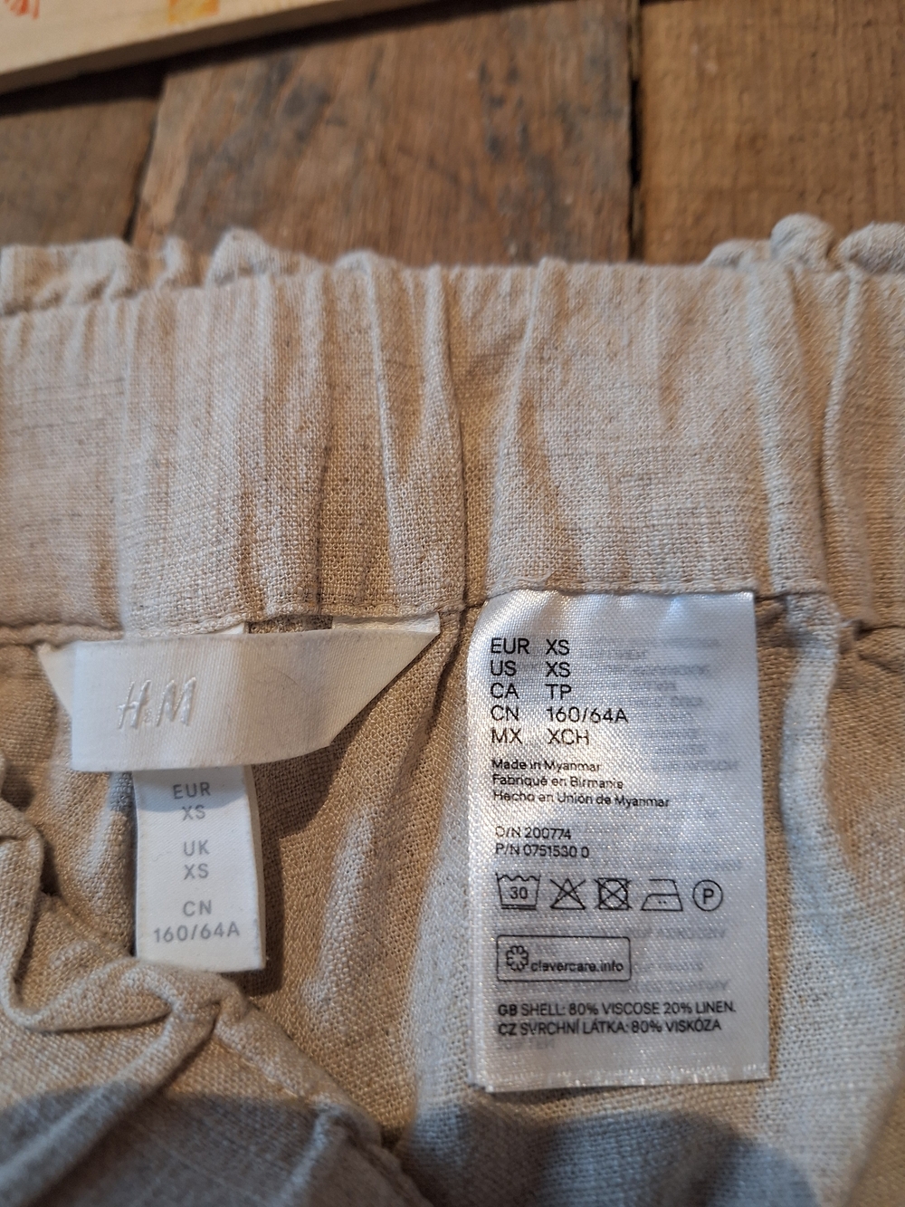 H&M Natural Linen-Blend High Waist Elastic Shorts - Picture 3 of 5